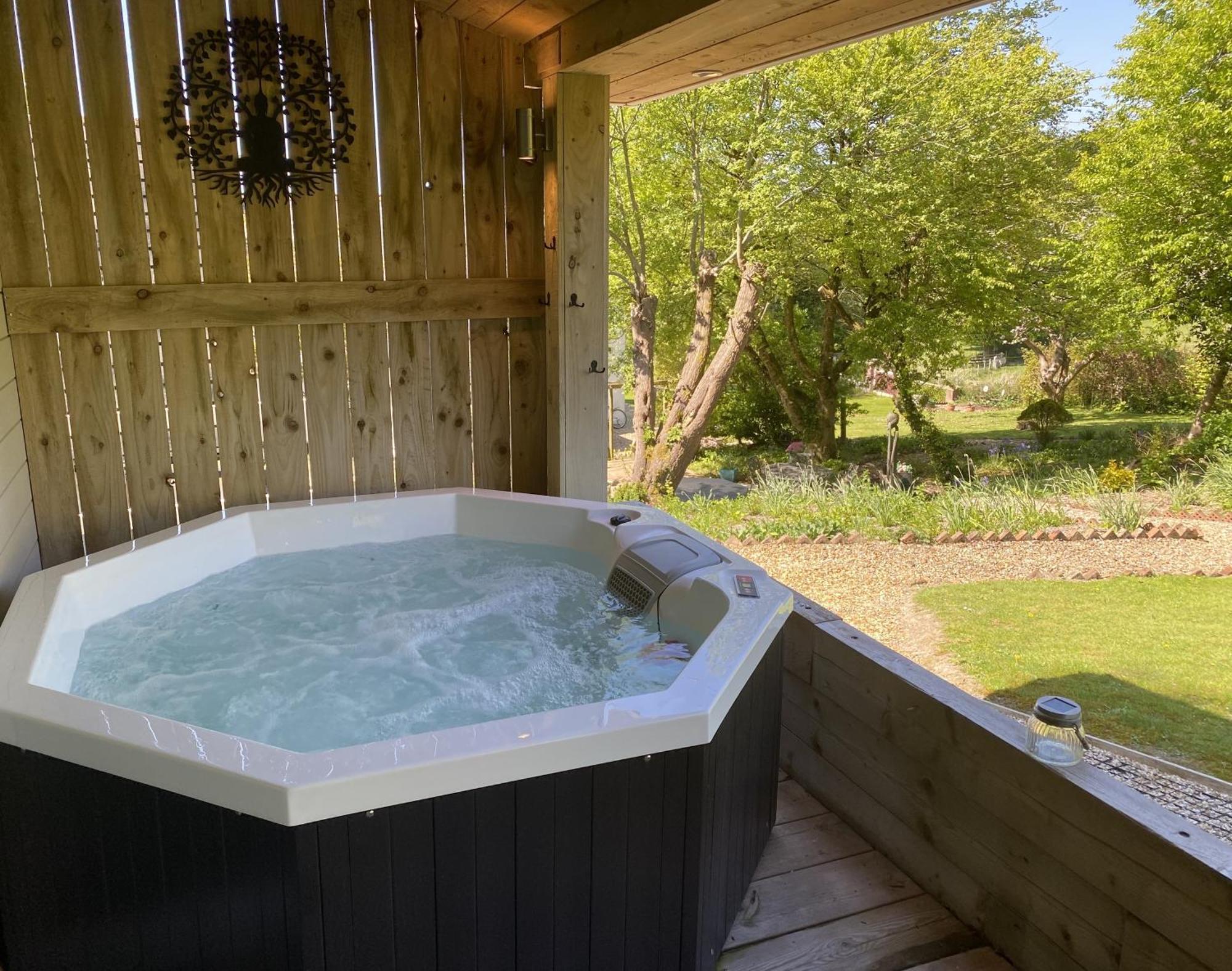 The Hideout, A Detached Lodge, Hot Tub, Heating, Wifi & Parking Long Bredy Exterior foto